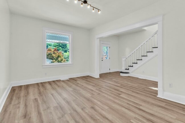 Building Photo - 2220 Hayson Ave
