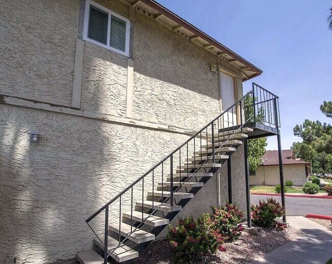 Building Photo - SPACIOUS EAST VALLEY LIVING IN PRIME MESA LOCATION WITH POOL ACCESS