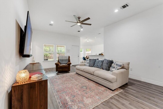 Building Photo - 14986 Indian Hill Trail