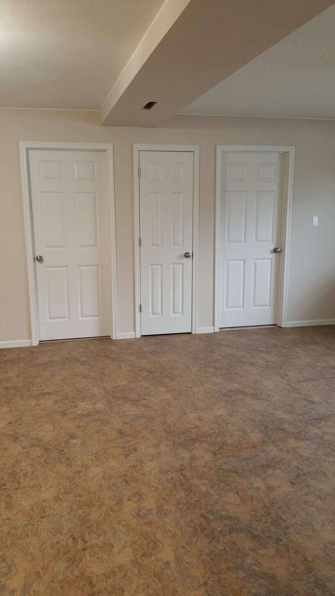 2 bedrooms with a pantry closet - 410 W Webster St