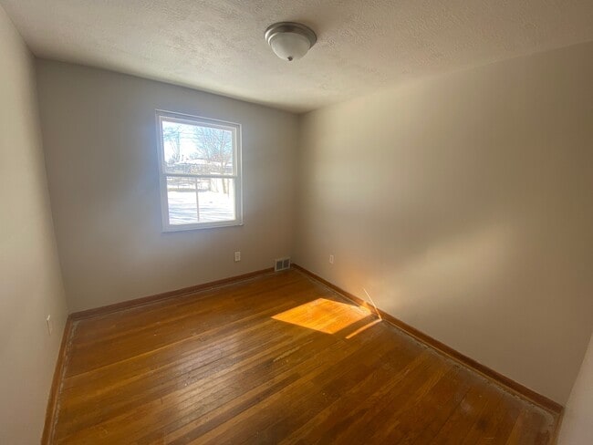 Building Photo - 3515 Eakin Rd