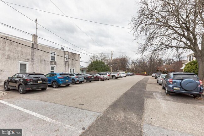 Building Photo - 3 W 1st Ave