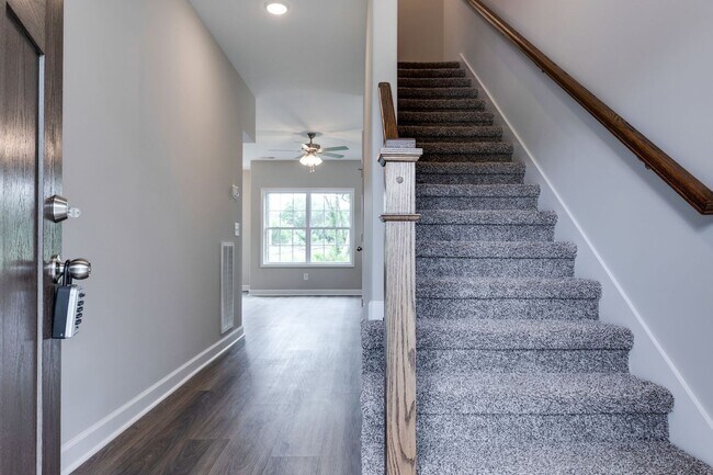 Building Photo - 4 Bedroom Dog Friendly Home For Rent Near Guthrie!