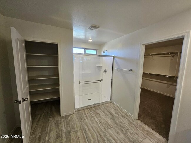 Building Photo - 3010 E Augusta Ave