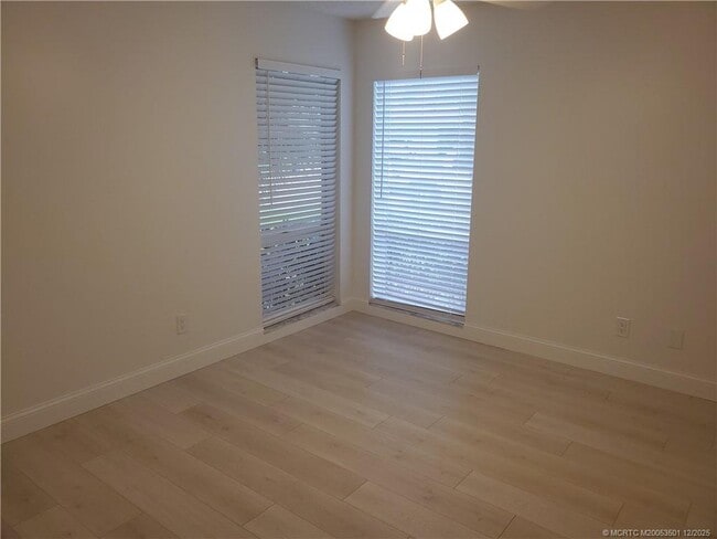 Building Photo - 3159 SW Sunset Trace Cir