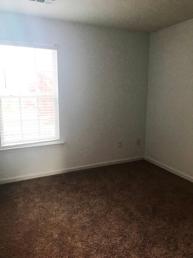 Building Photo - 730 Bellview Way