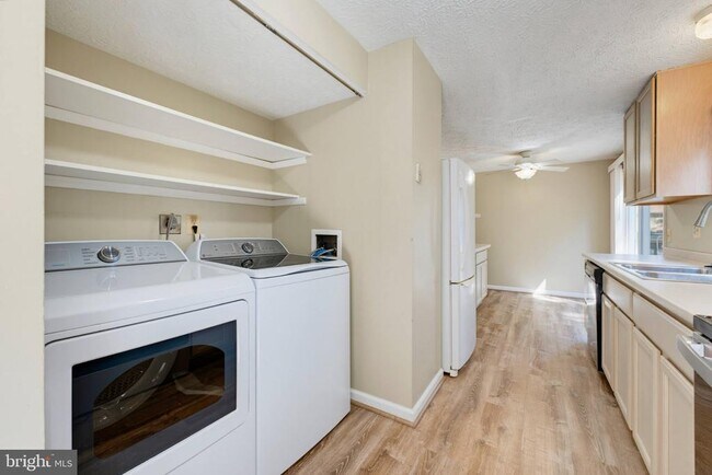 Building Photo - 8467 Magic Tree Ct