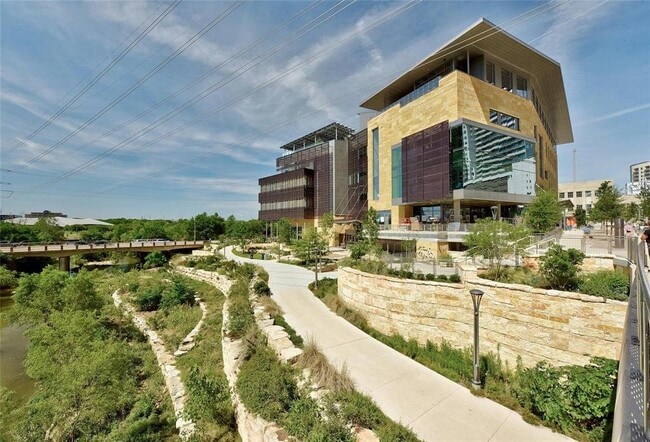 Building Photo - 360 Nueces St