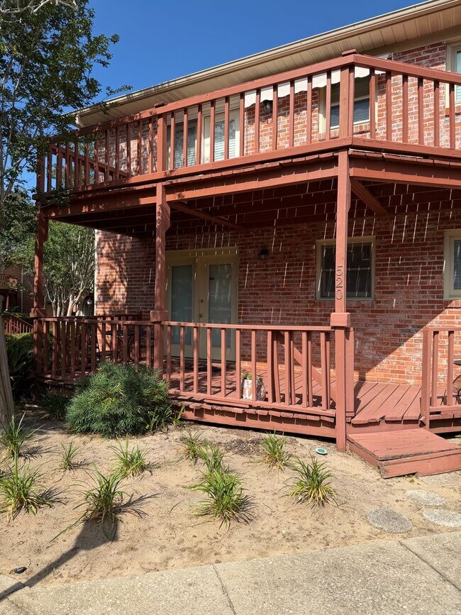 Building Photo - Large Studio Condo Downtown Walking Distance to the Florida State Capitol