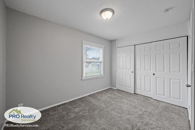 Building Photo - 2 Bedroom Home