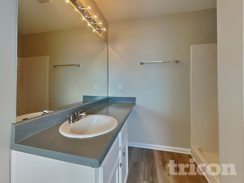 Building Photo - 2003 Bertha Ct