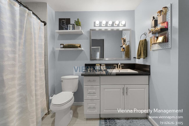 Building Photo - 108 Ash St