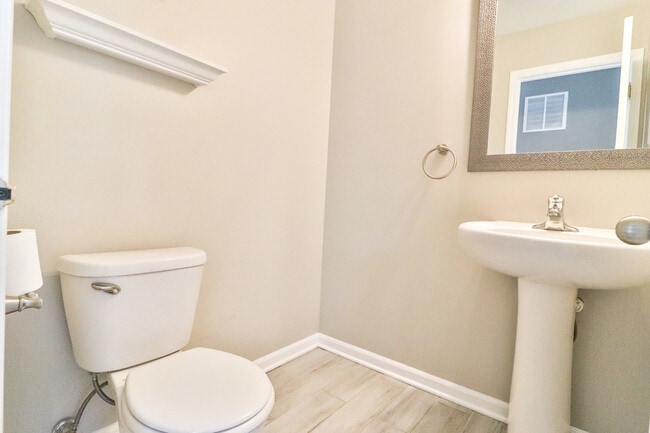 Building Photo - 1125 Alta Vista Dr