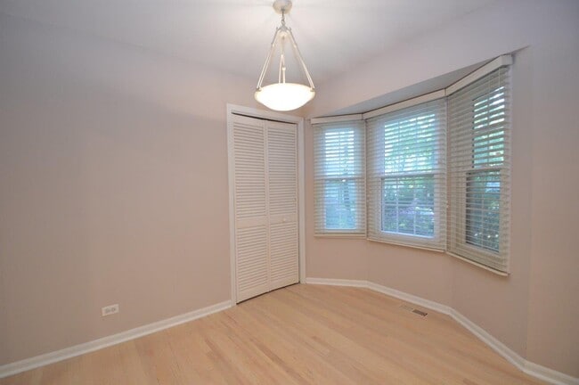 Building Photo - 4805 Greenwich Ct