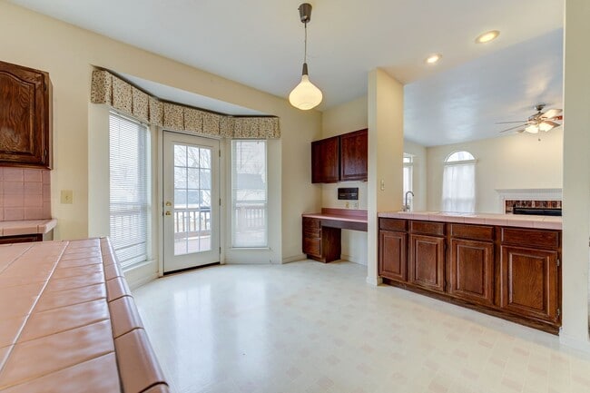 Building Photo - Spacious Parkway South Home with Walk-Out Basement & Large Backyard