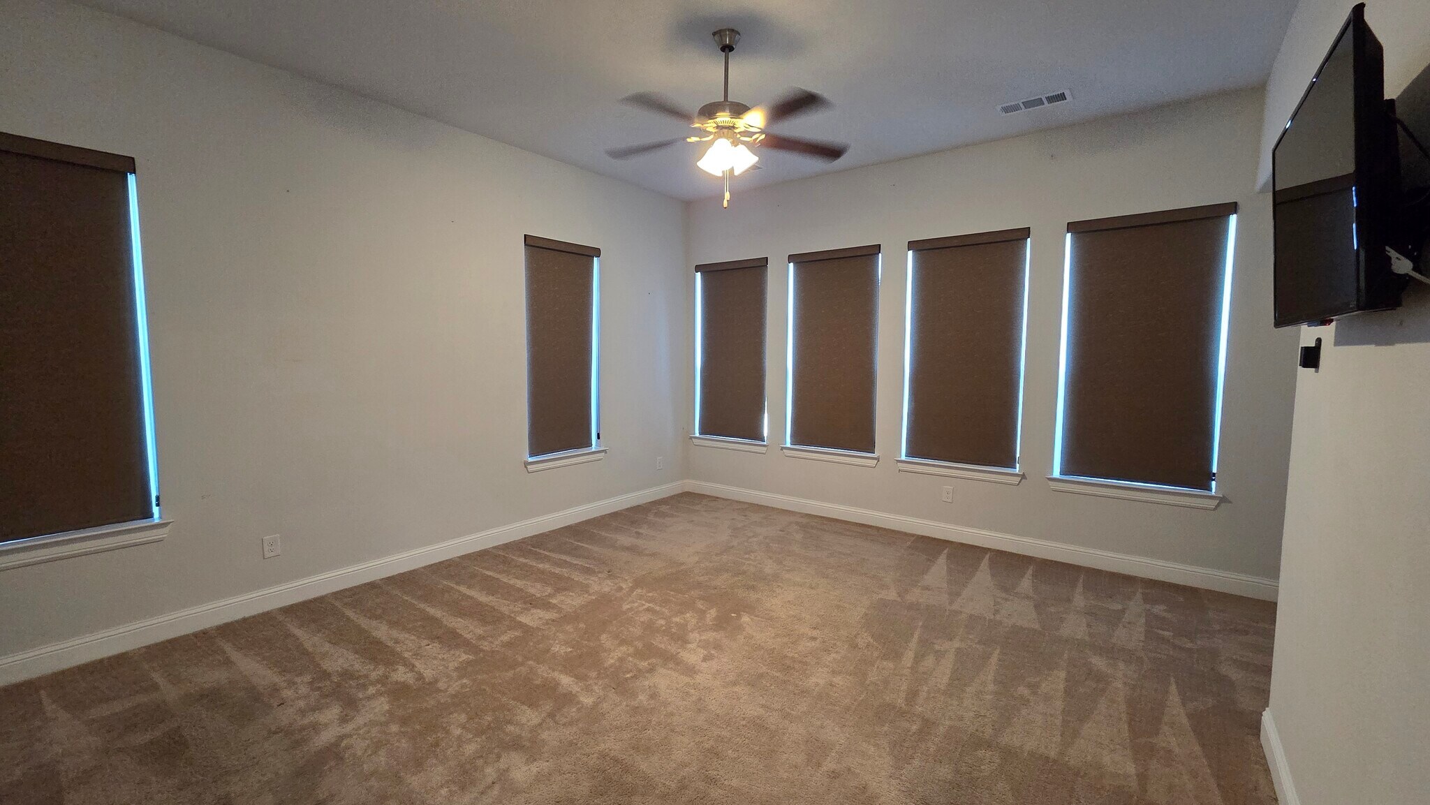 Building Photo - 1112 Maverick Dr