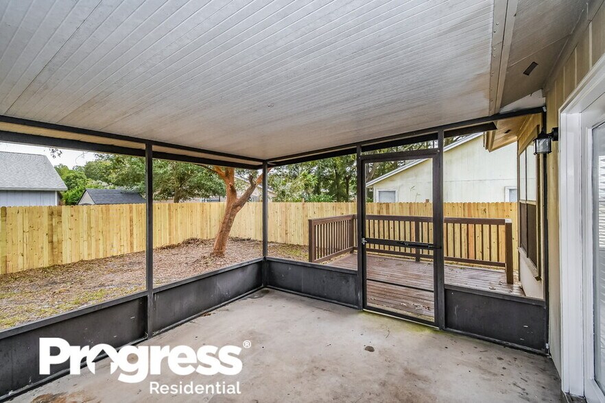 Building Photo - 8026 Fleur De Lis Dr