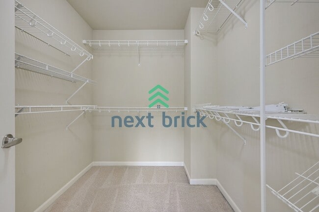 Building Photo - "Charming 4-Bedroom Retreat in Redmond: Spacious 2,540 Sq Ft Home with 2.5 Baths!"