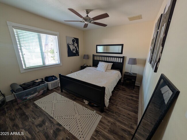 Building Photo - 4909 E Presidio Rd