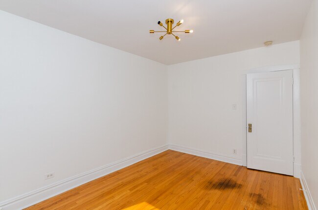 Building Photo - 407 S East Ave