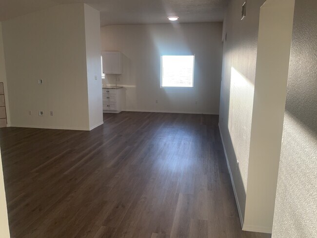 Building Photo - 10428 Pamplona St NW