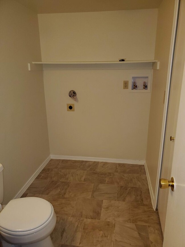 Building Photo - 4075 Dolphin Cir