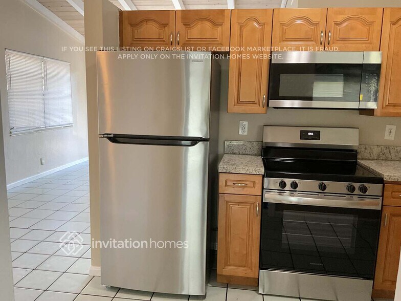 Building Photo - 1275 SW 28th Rd