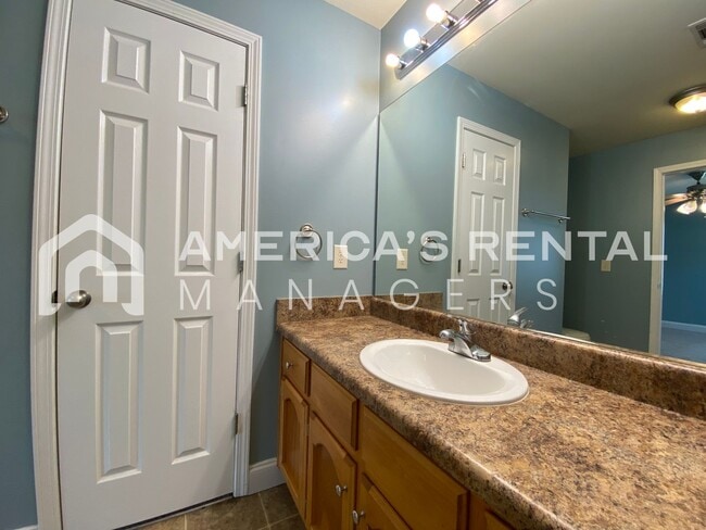 Building Photo - Home for Rent in Woodstock! View with 48 Hours Notice!