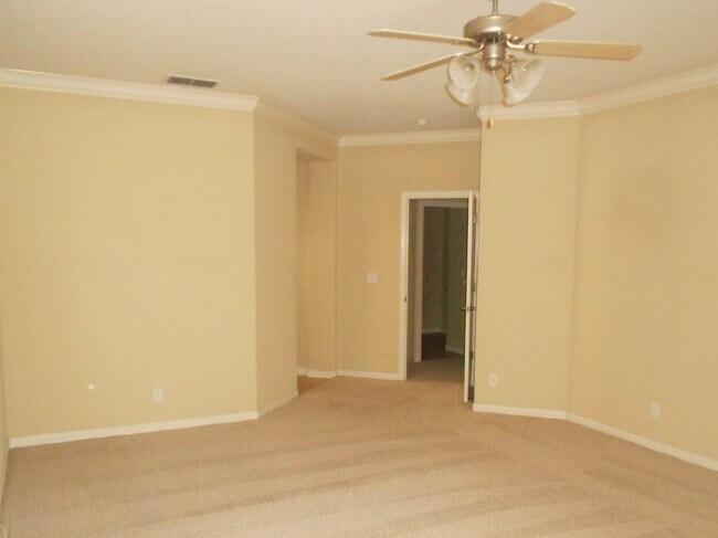 Building Photo - Lovely Yuba City Home Close to Schools and...