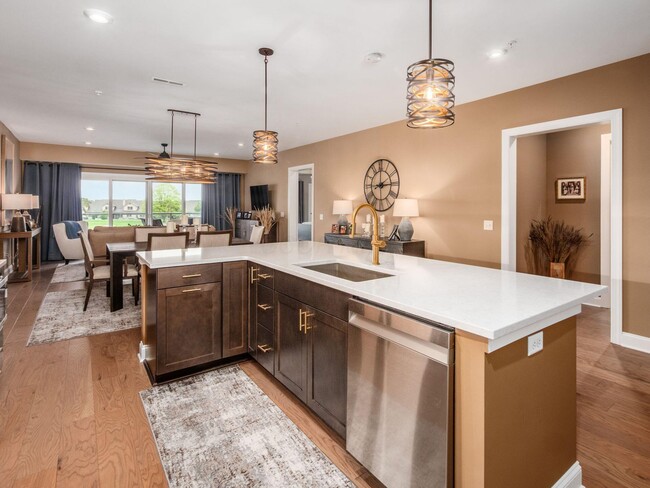 Building Photo - 5211 Highpointe Lakes Dr