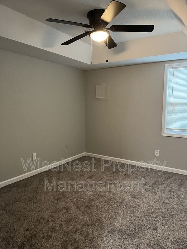 Building Photo - 708 NE Ball Dr