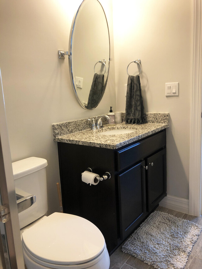 Building Photo - 1072 Community Dr