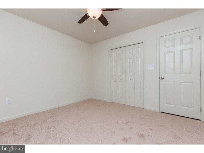 Building Photo - 233 W Woodview Rd
