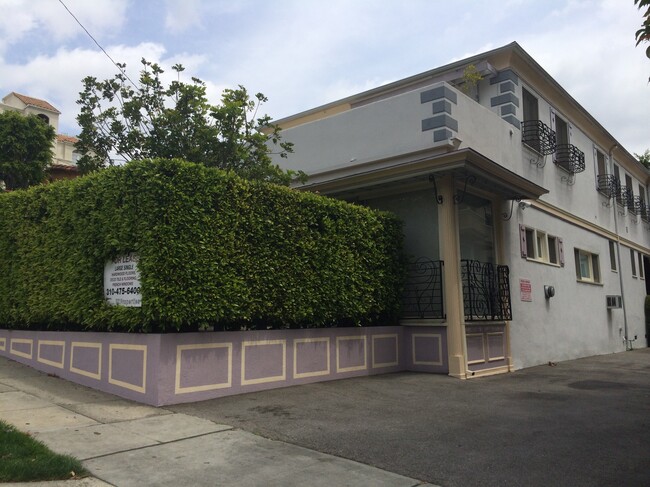 Building Photo - 938 N Doheny Dr