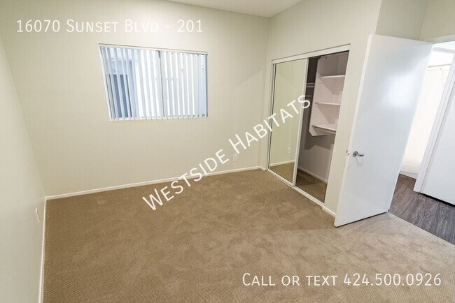 Building Photo - 16070 W Sunset Blvd