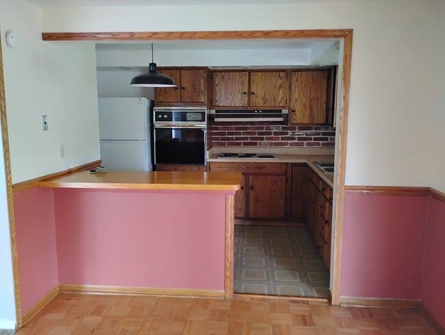 Building Photo - 1428 S Maple Ave