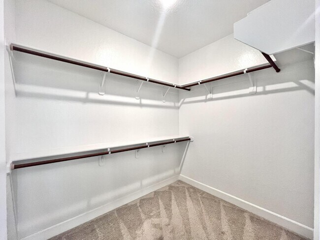 Building Photo - 377 Traverse Dr S