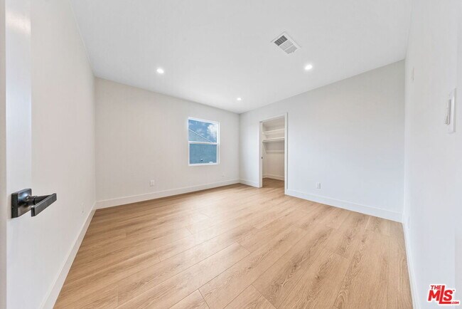Building Photo - 5455 Harcross Dr