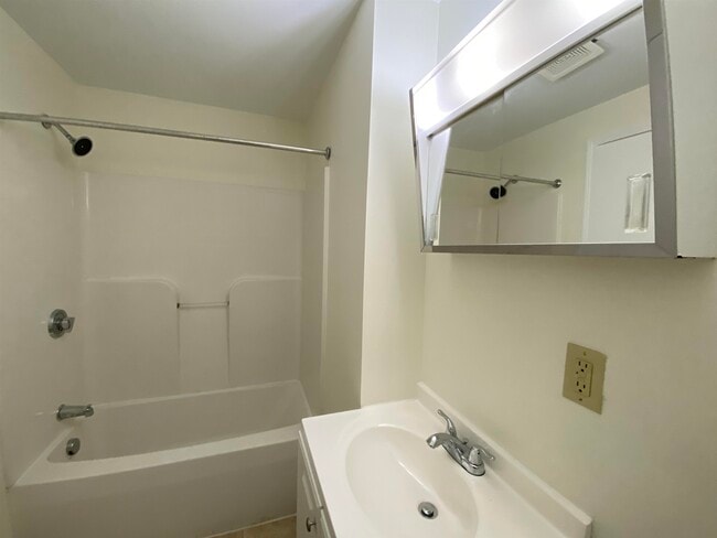 Building Photo - 53 Walker St