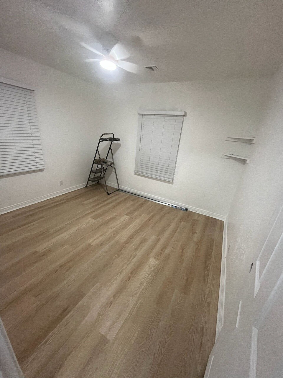 Building Photo - 725 E Eubanks St