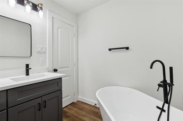 Building Photo - 740 Davis Dr