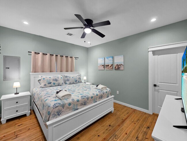 Building Photo - 1032 Sunset Cir