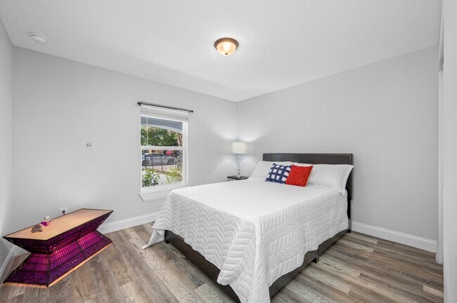 Building Photo - 920 N Castle Ct