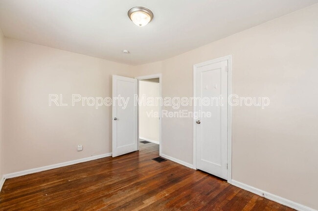 Building Photo - 3233 Hiawatha St