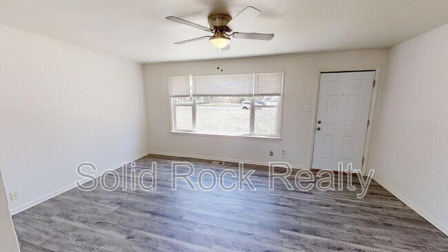 Building Photo - 1216 Janes Ln