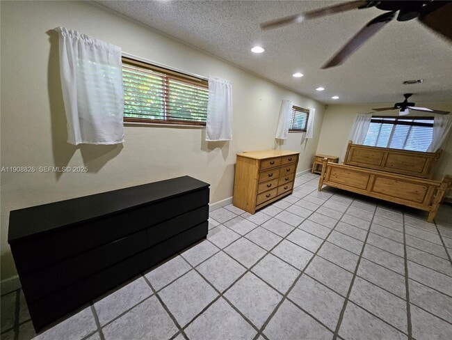 Building Photo - 2016 NE 26th Dr