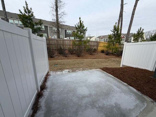 Building Photo - 2529 Ruby Dixon Xing Dr