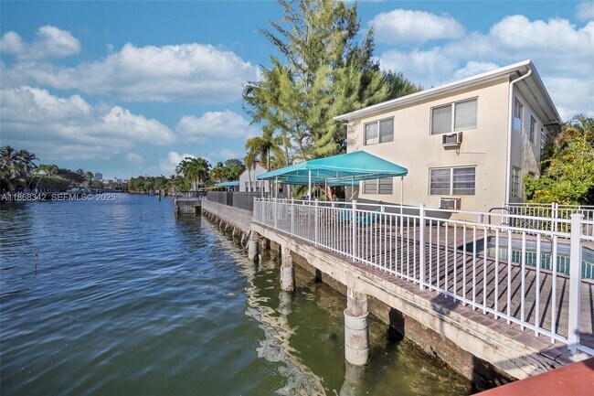 Building Photo - 4740 Pine Tree Dr