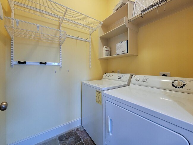 Building Photo - Stunning Corner Unit with Breathtaking Views!