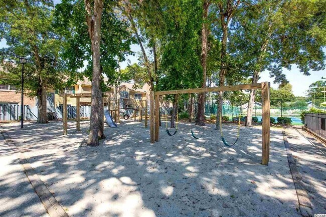 Building Photo - Large Townhome on 44th Avenue